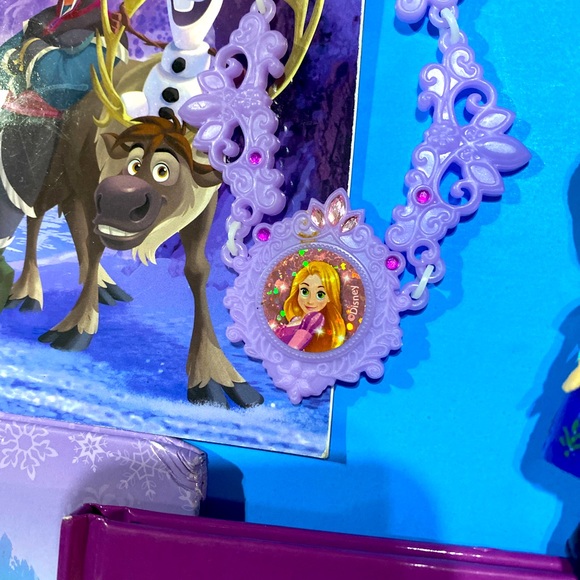 DISNEY FROZEN BUNDLE MINI ANNA, 3 BOOKS LOOK AND FIND, FROZEN II & READ A-LONG - Picture 6 of 15